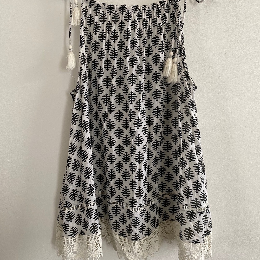 Super cute sleeveless top!